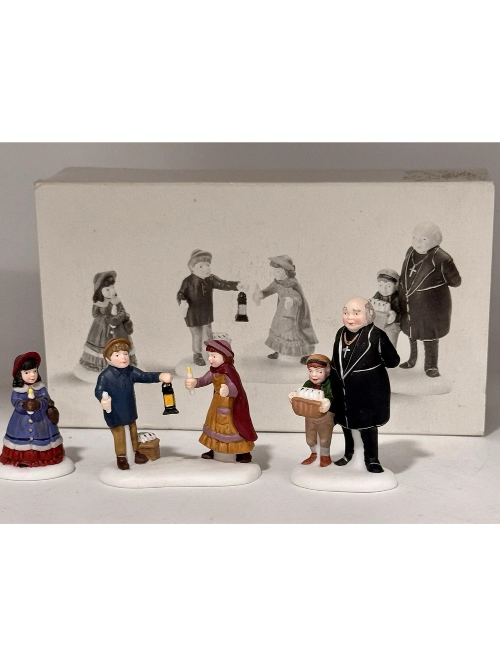 Depart 56 Heritage Village Christmas Figures "A Peaceful Glow on Christmas Eve"